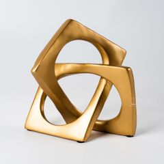 Tượng Decor Khối Vuông Đan Chéo Bày Trí Phòng Khách