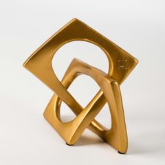 Tượng Decor Khối Vuông Đan Chéo Bày Trí Phòng Khách