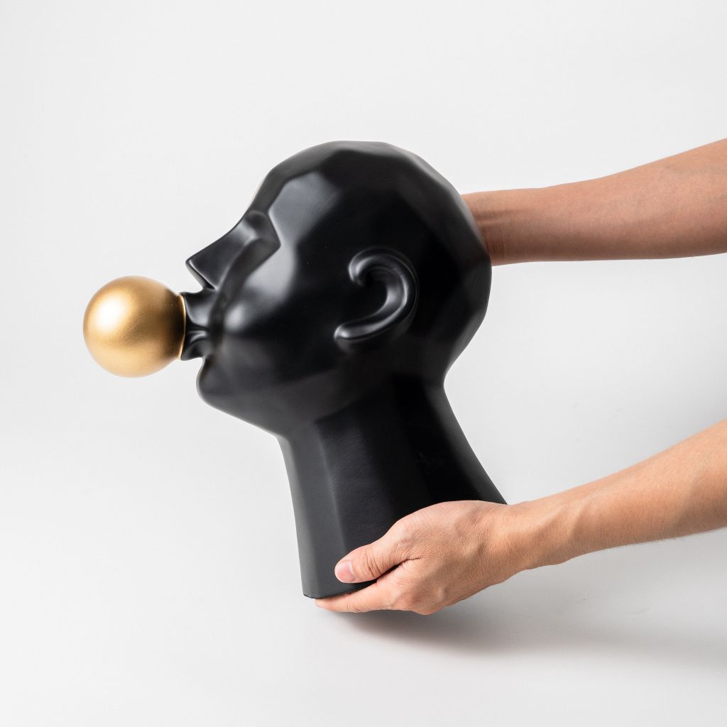 Tượng Decor Hình Cậu Bé Thối Bong Bóng