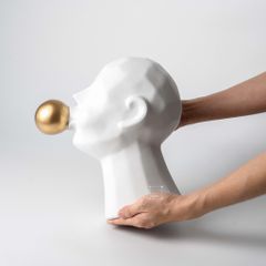 Tượng Decor Hình Cậu Bé Thối Bong Bóng