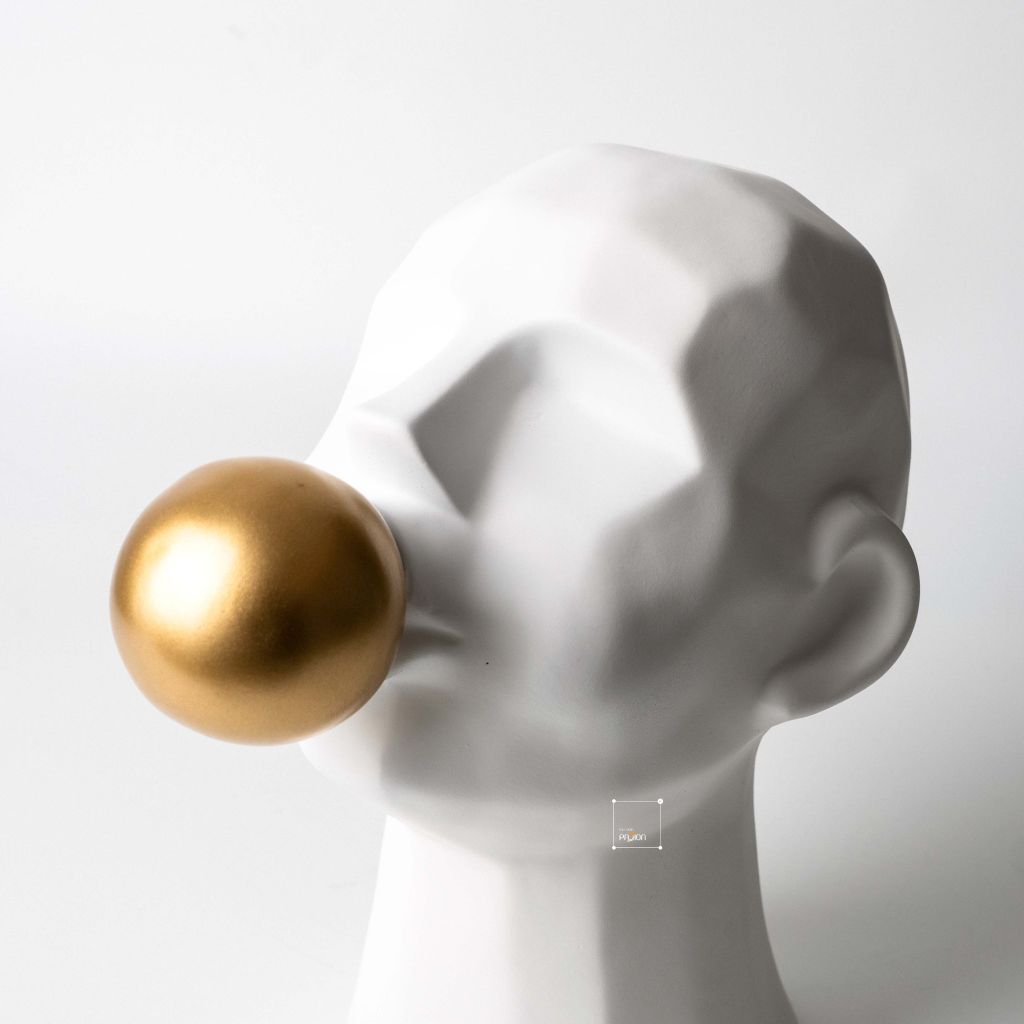 Tượng Decor Hình Cậu Bé Thối Bong Bóng