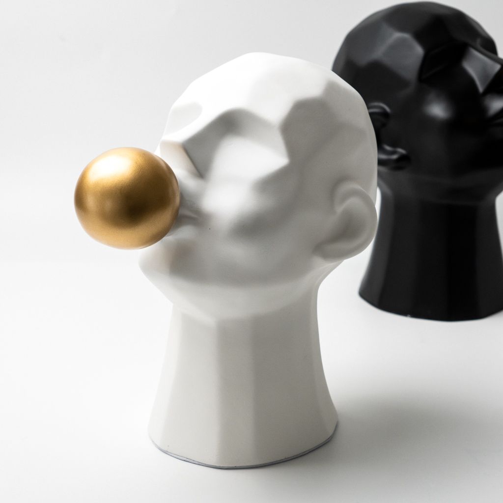 Tượng Decor Hình Cậu Bé Thối Bong Bóng