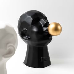 Tượng Decor Hình Cậu Bé Thối Bong Bóng