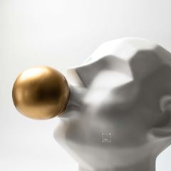 Tượng Decor Hình Cậu Bé Thối Bong Bóng