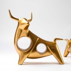 Tượng Bò Vàng Trang Trí Tủ Kệ Phòng Khách Hiện Đại