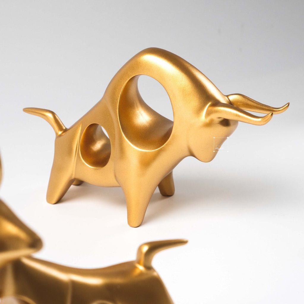 Tượng Bò Vàng Trang Trí Tủ Kệ Phòng Khách Hiện Đại