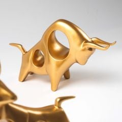 Tượng Bò Vàng Trang Trí Tủ Kệ Phòng Khách Hiện Đại