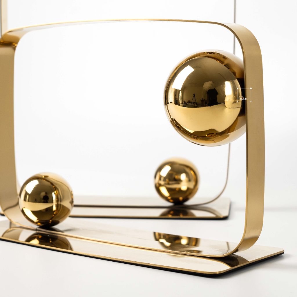 Set 2 Tượng Kim Loại Vàng Phối Bóng Tròn Decor Để Bàn