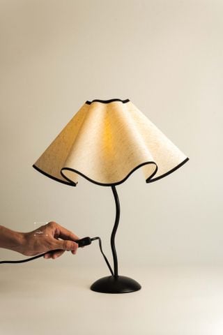 Đèn Bàn Gợn Sóng Hình Cánh Hoa Kiểu Ý