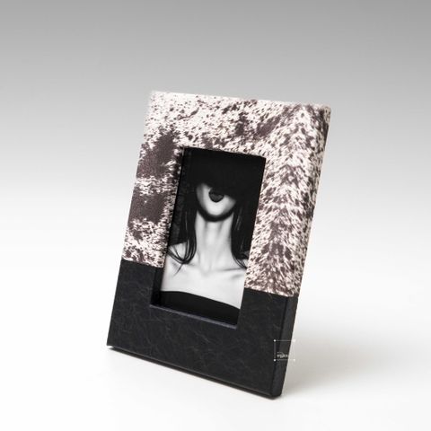 Khung Tranh Decor Để Bàn Phối Lông Thú Da PU