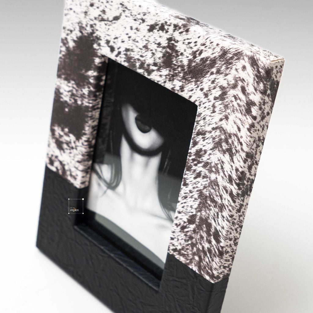 Khung Tranh Decor Để Bàn Phối Lông Thú Da PU