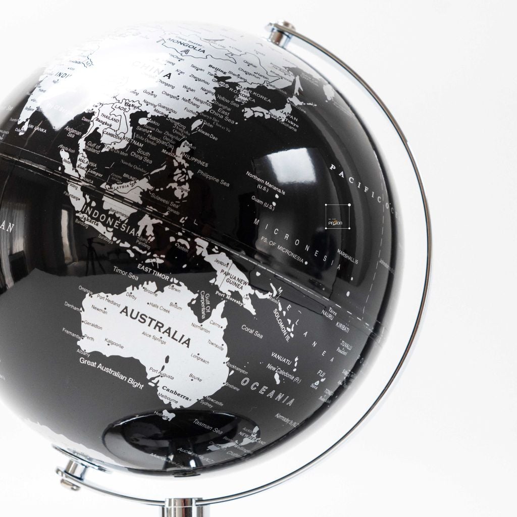 Tượng Decor Quả Địa Cầu Kim Loại Sang Trọng