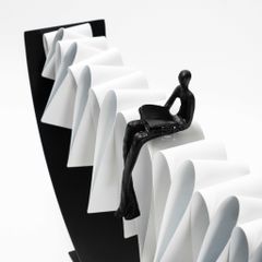 Tượng Trang Trí Kim Loại Hình Sóng Nhạc Người Ngồi Cô Đơn