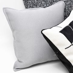 Vỏ Gối Tựa Lưng Sofa Retro Tông Đen Xám Kiểu Mỹ