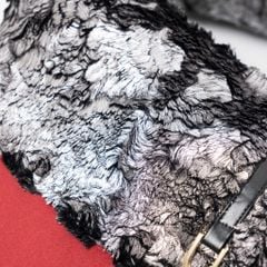 Vỏ Gối Tựa Lưng Cao Cấp Nhũ Vệt Sáng Tông Đen Đỏ Quyến Rũ