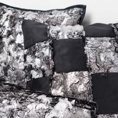 Vỏ Gối Tựa Lưng Cao Cấp Nhũ Vệt Sáng Tông Đen Đỏ Quyến Rũ