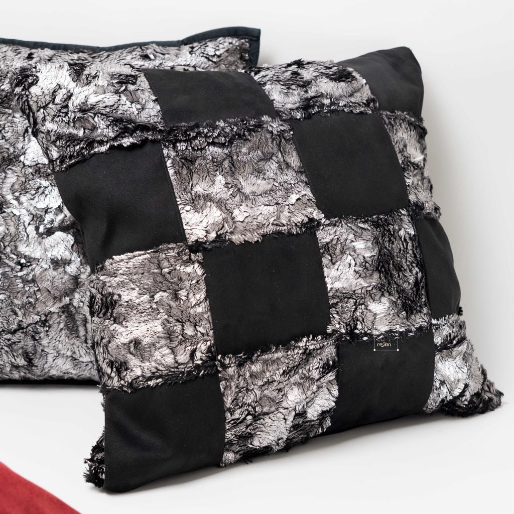 Vỏ Gối Tựa Lưng Cao Cấp Nhũ Vệt Sáng Tông Đen Đỏ Quyến Rũ