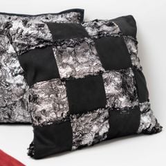 Vỏ Gối Tựa Lưng Cao Cấp Nhũ Vệt Sáng Tông Đen Đỏ Quyến Rũ