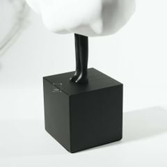 Tượng Decor Hình Nhân Vật Trong Đám Mây Trắng