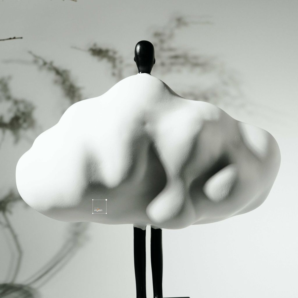 Tượng Decor Hình Nhân Vật Trong Đám Mây Trắng