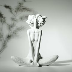 Tượng Trang Trí Hình Cô Gái Quý Phái Châu Âu Decor