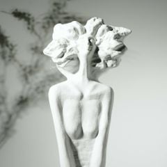 Tượng Trang Trí Hình Cô Gái Quý Phái Châu Âu Decor