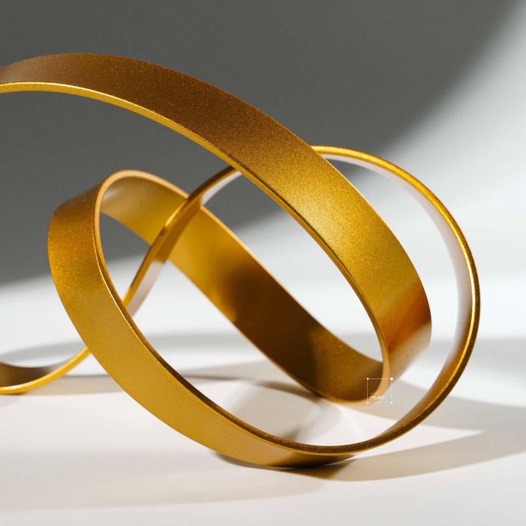 Tượng Decor Vòng Xoắn Bằng Kim Loại Ánh Vàng