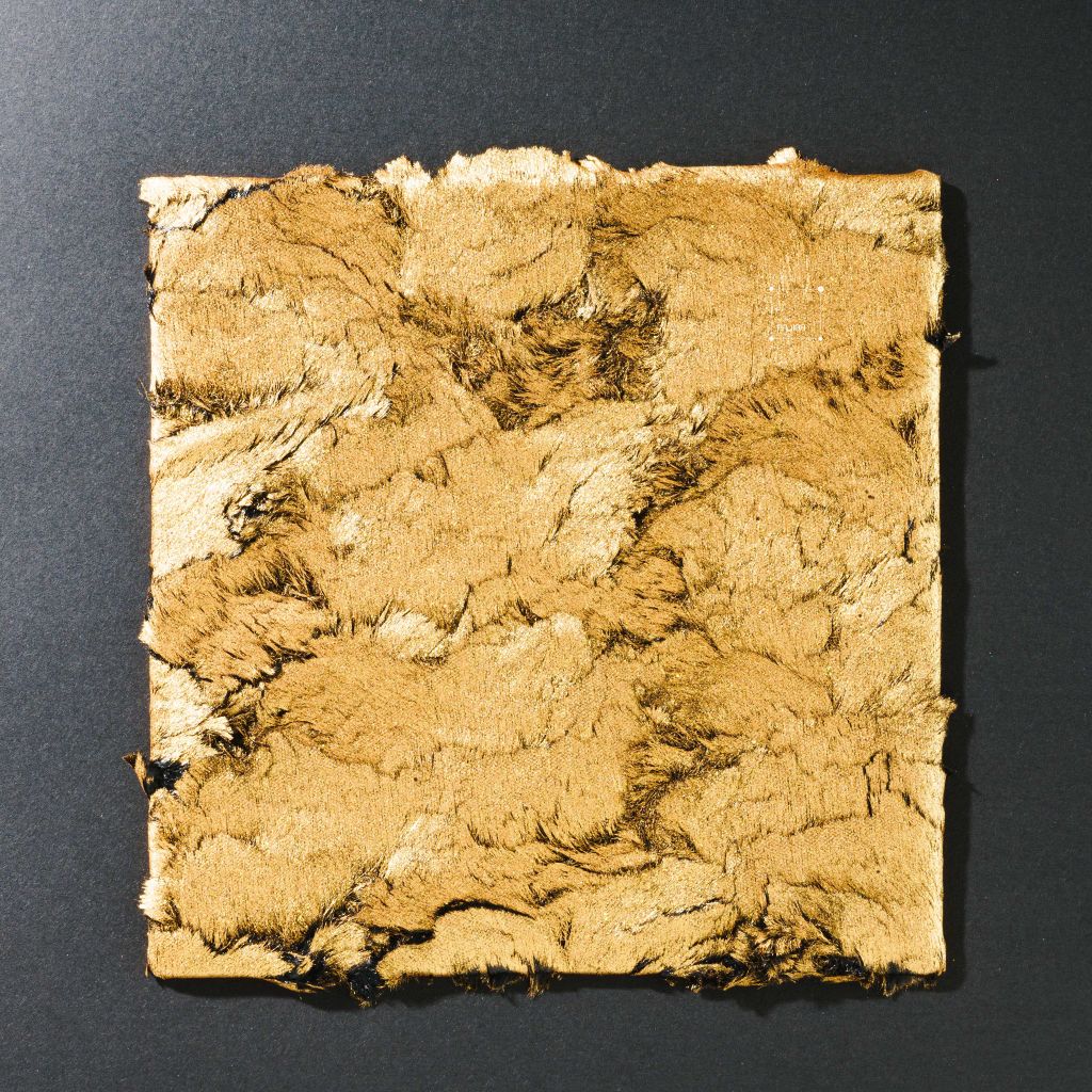 Tượng Tranh Trang Trí Bằng Da Mạ Vàng Decor Kệ