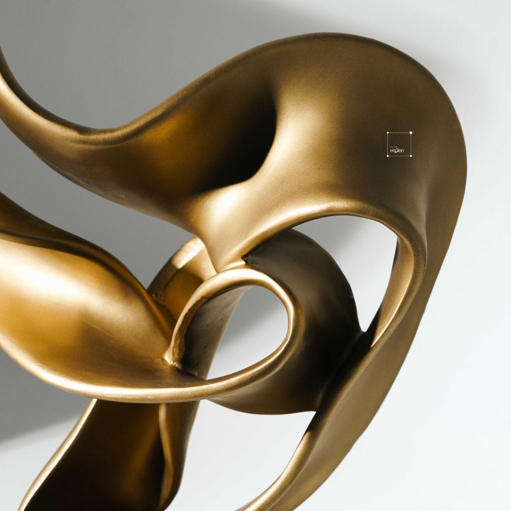 Tượng Decor Tủ Kệ Trang Trí Phòng Khách Hình Dãi Lụa