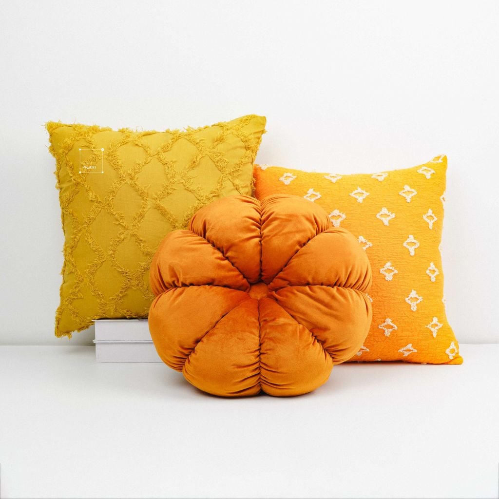 Set Gối Tựa Lưng Phối Khăn Phủ Sofa Tông Vàng 04