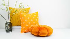 Set Gối Tựa Lưng Phối Khăn Phủ Sofa Tông Vàng 04