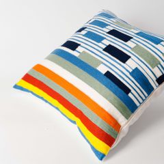 Vỏ Gối Tựa Lưng Thêu Nổi Họa Tiết Color Block Xanh Vàng