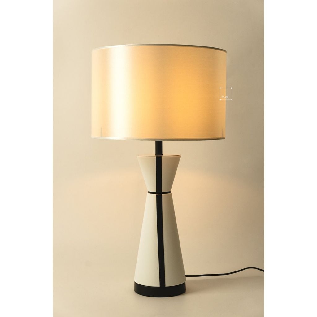 Đèn Bàn Phòng Ngủ Sang Trọng Trắng Queen