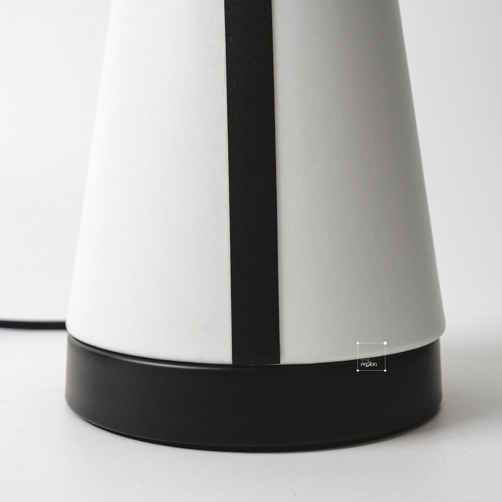 Đèn Bàn Phòng Ngủ Sang Trọng Trắng Queen