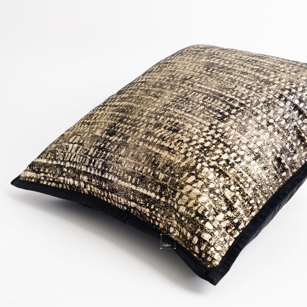 Vỏ Gối Tựa Lưng Trang Trí Tông Đen Cao Cấp