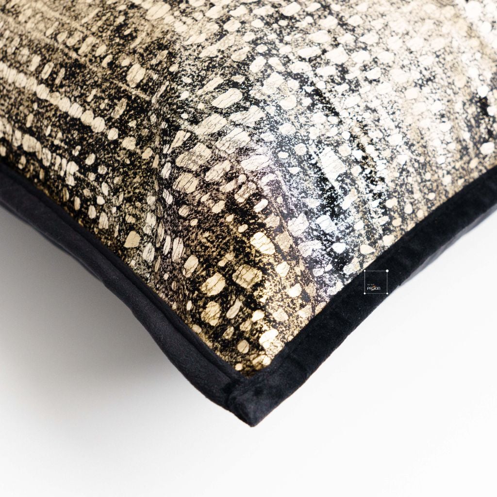 Vỏ Gối Tựa Lưng Trang Trí Tông Đen Cao Cấp