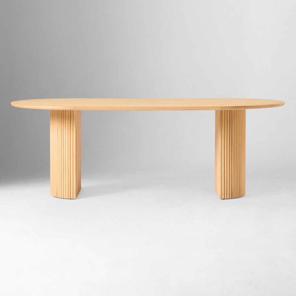 Bàn Ăn Oval Dài Chân Trụ Kẹp Nẹp Tròn