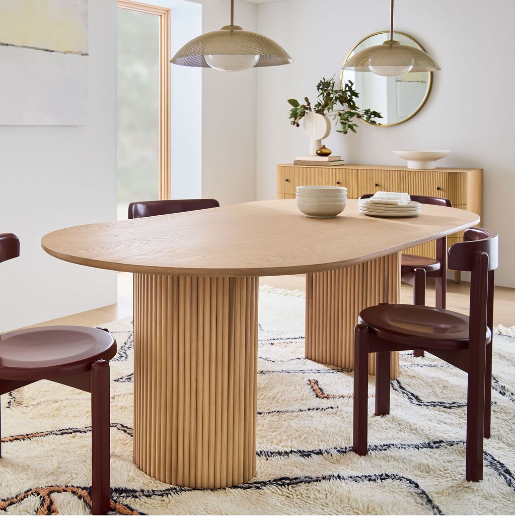 Bàn Ăn Oval Dài Chân Trụ Kẹp Nẹp Tròn
