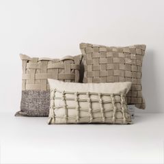 Vỏ Gối Tựa Lưng Sofa Vuông Dệt Thủ Công Cao Cấp Tua Rua Tông Nâu Nhạt