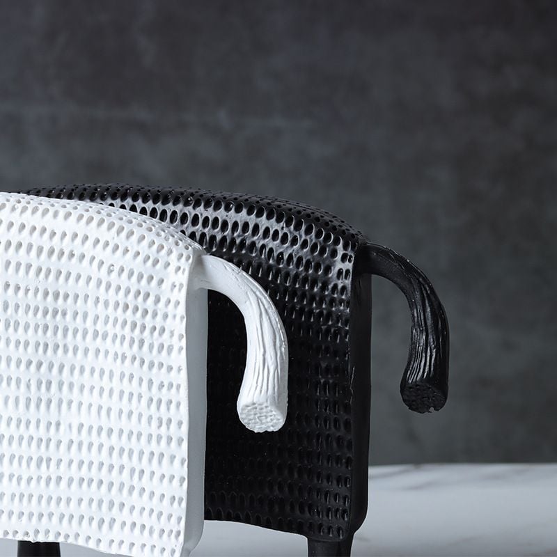 Tượng Decor Nghệ Thuật Tối Giản Hình Ngựa Mặc Áo Giáp