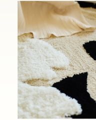Thảm Tròn Trang Trí Họa Tiết Be Phối Lá Đen Sang Trọng