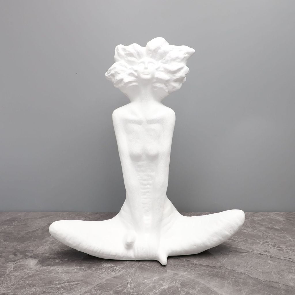Tượng Trang Trí Hình Cô Gái Quý Phái Châu Âu Decor
