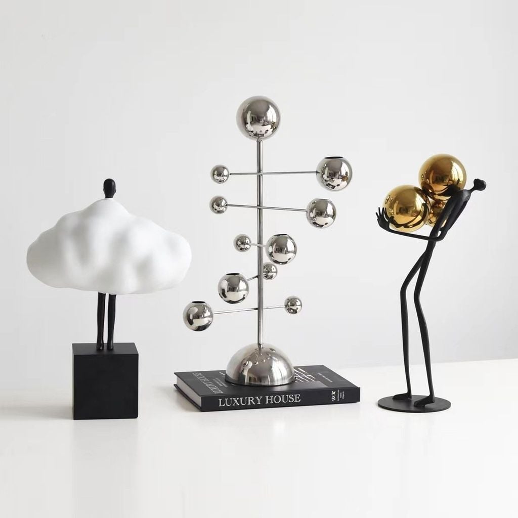 Tượng Decor Hình Nhân Vật Trong Đám Mây Trắng