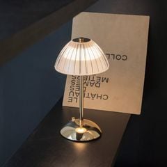 Đèn Bàn Pin Sạc Cảm Ứng Cao Cấp