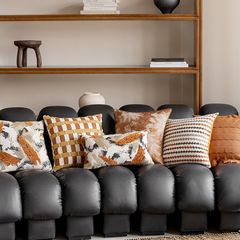 Vỏ Gối Tựa Lưng Jacquard Tông Nâu Sang Trọng