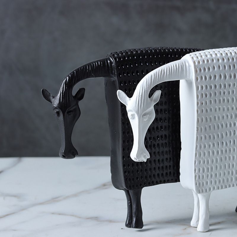 Tượng Decor Nghệ Thuật Tối Giản Hình Ngựa Mặc Áo Giáp