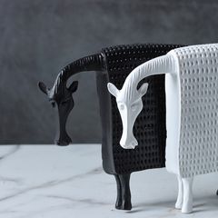 Tượng Decor Nghệ Thuật Tối Giản Hình Ngựa Mặc Áo Giáp