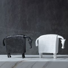 Tượng Decor Nghệ Thuật Tối Giản Hình Ngựa Mặc Áo Giáp