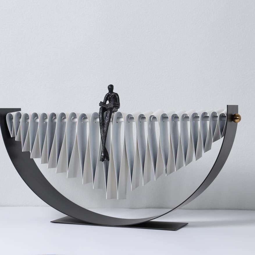 Tượng Trang Trí Kim Loại Hình Sóng Nhạc Người Ngồi Cô Đơn