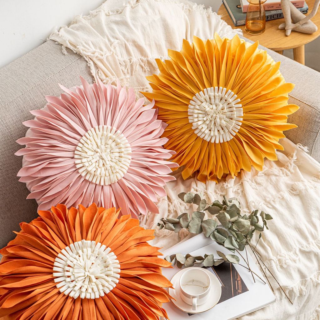 Vỏ Gối Tròn Tựa Lưng Sofa Đính Hoa Hướng Dương Sang Trọng